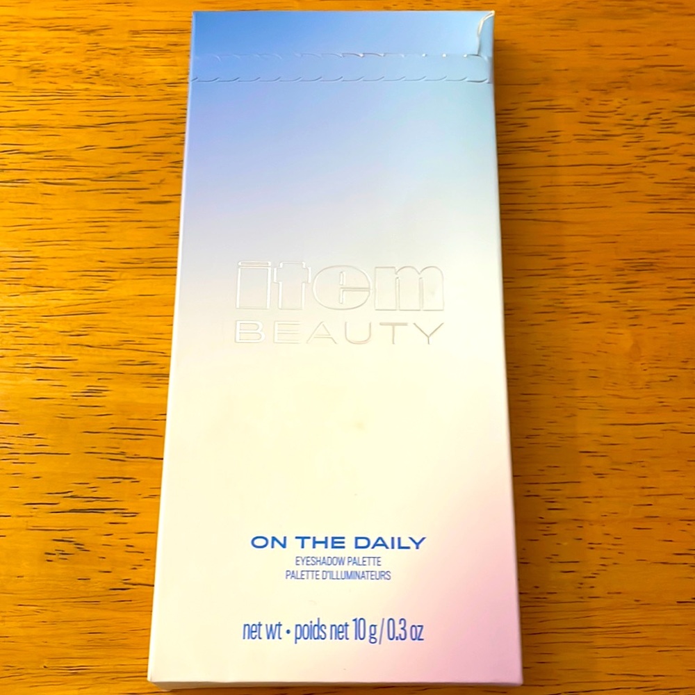 NWT ON THE DAILY EYESHADOW PALETTE | ITEM BEAUTY